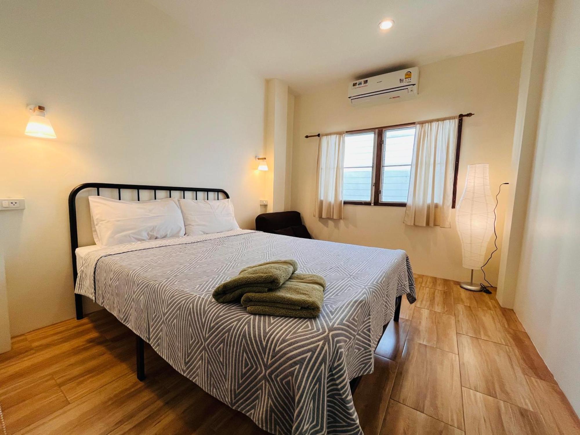 Number 4 Old Town Hostel Chiang Mai Bagian luar foto
