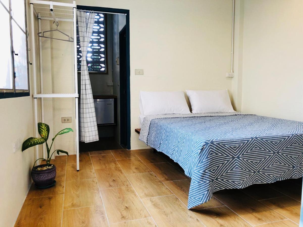 Number 4 Old Town Hostel Chiang Mai Bagian luar foto